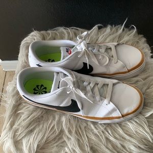 Women Size 10 Nike Court Legacy Shoes